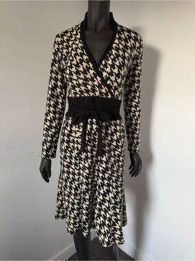 343. Joseph Ribkoff VTG Black and Cream Houndstooth Dress